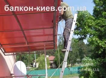 Несколько дополнительных точек крепления не лишние при монтаже кровли навеса такой площади. Фото сделано непосредственно в процессе монтажа. Напоминаем наши контактные телефоны 066-434-0-565, 362-40-70. Киев.