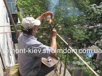 Ограждение (парапет) балкона низкое,по желанию заказчика увеличиваем высоту парапета на 15 см.