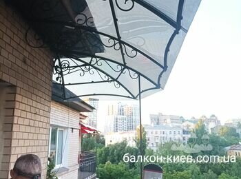 Роботу закінчено! Ось так виглядає новий полікарбонат на старому каркасі.