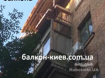 Ось так виглядає дах балкону знизу, с земли. Роботу закінчено. Послуги з улаштування покрівлі на балконі в Києві Ви можете замовити у нас по оптимальній ціні.
