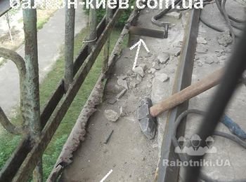 Уголки приварены, теперь надо их закрепить в горизонтальной плоскости. Делаем это с помощью костылей из 12 мм стального круга.