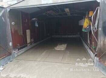 Бетонування підлоги закінчено. Ровна і міцна. Такий ремонт, а також і інші операції Ви можете замовити у нас по оптимаьній ціні.