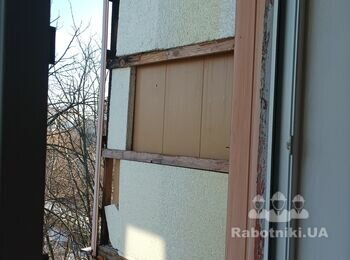 Знайома ситуація. Панелі зовнішнього обшиття ( вагонка) розлетілися під дією вітру,( Замовник хоче поновити вагонку на зовнішньму боці балкона.