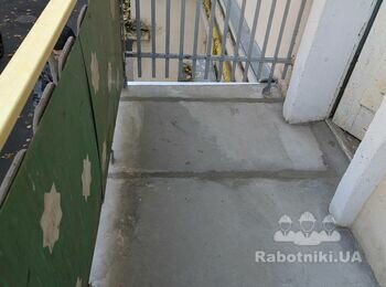 Ось так виглядає підлога балкону після заливки стяжки.