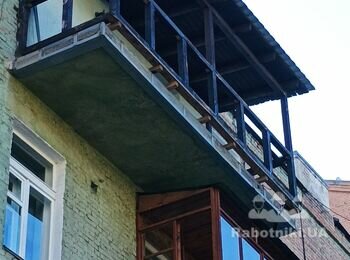 Демонтували частину огородження, зварили каркас і зачеканили цементним розчином. Деінде ще треба навести красоту.