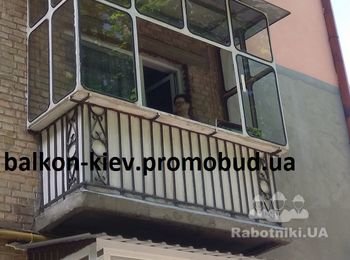 Вот такой балкончик был до нашего прихода. Размер 250*90 см, "хрущевка", "броварской" вынос на 20 см. Что из него получилось смотрите в дальнейших фото.