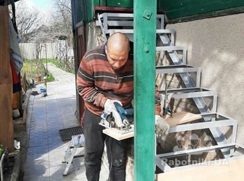 Подрезка ступенек. дачный поселок возле м.Славутич. г.Киев.
