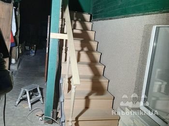 Готовая лесница, дачный поселок возле мт.Славутич, г.Киев