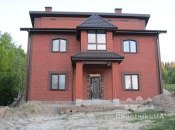 Начало земляных работ по устройству дорожек опорных стен и облагораживания участка