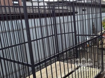 Вольер для Вашего любимца, как показала практика собака намного комфортней чувствует себя не на цепи а в вольере!
