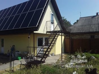 Заказчик попросил лестницу с одной несущей осью что мы и сделали.