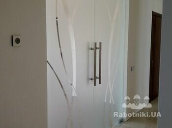 Двери в маятниковые (открытие в обе стороны)  из закаленного стекла