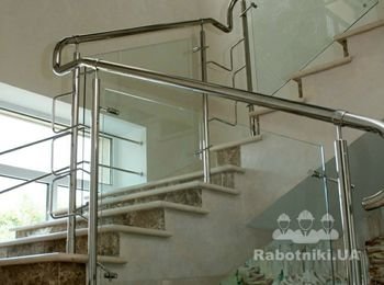 Ограждение лестницы из закаленного стекла