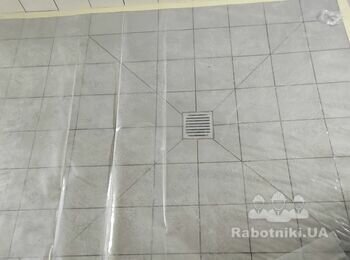 Душова зона з правильним ухилом до трапа.