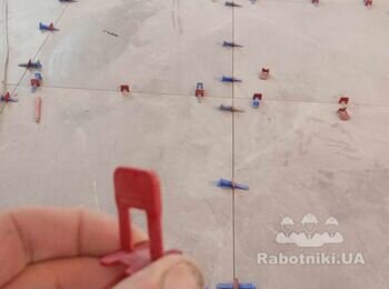 Досвідчений плиточник. Результат, який радує роками.