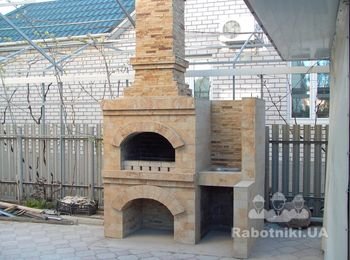 барбекю с рукомойником.облицовка природным камнем.