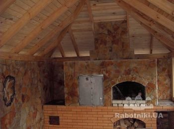 Барбекю с коптилкой и варочной плитой,художественная облицовка песчаником.