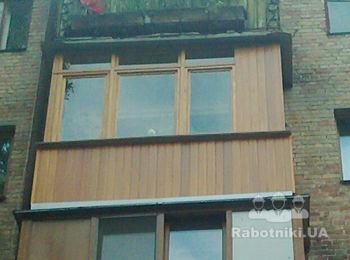 Балкон изготовлен из сибирской лиственницы