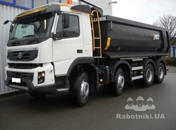 -самосвал Volvo FM 8х4R (грузоподъемность 30 т.;объем кузова 18 м3)
-седельный тягач FH12 с самосвальным полуприцепом марки Schmitz .Грузоподьемность -27 т.;Объем -55м3;Размеры:Д*Ш*В -7,5*2,35*1,46.