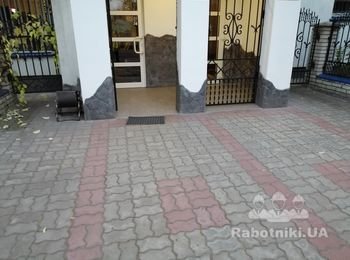 Чорний камень из плиточного клея.