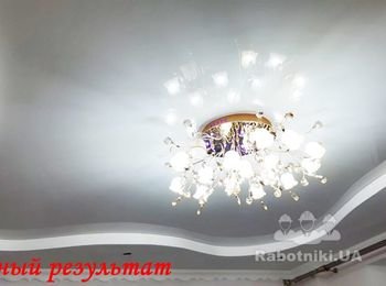 Глянцевый натяжной потолок в криволинейном г/к коробе