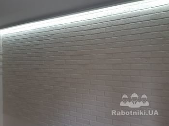Гипсовые 3д панели "кирпич": монтаж, нанесение швов, затирка, покраска, монтаж освещения.