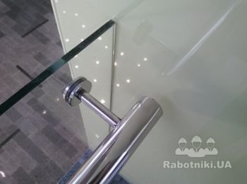 Ограждение стеклянное (фрагмент)