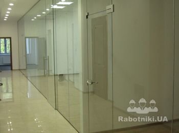 Остекление цельностеклянное.