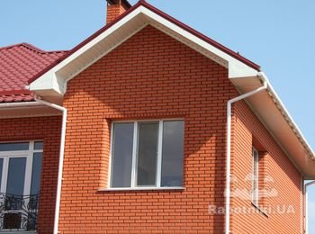 Двухэтажный дом,с цокольным этажом и гаражом на два автомобиля.Время строительства с нуля,до кровли 4 месяца.