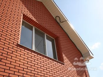 Двухэтажный дом,с цокольным этажом и гаражом на два автомобиля.Время строительства с нуля,до кровли 4 месяца.