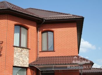 Дом в 350 кв.м. Время строительства с нуля до кровли 3.5 месяца
Кирпич - СБК
Кровля - ТПК
Забутовка - Крымский ракушняк