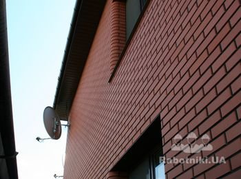 Дом в 350 кв.м. Время строительства с нуля до кровли 3.5 месяца
Кирпич - СБК
Кровля - ТПК
Забутовка - Крымский ракушняк