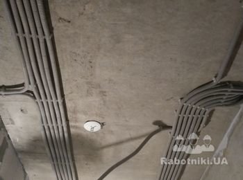 Монтаж кабельных трасс по потолку