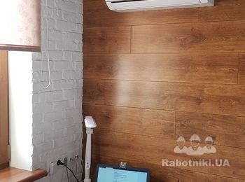 Спальня, примыкание ламината и декоративного кирпича