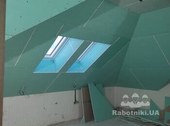 Монтаж на стелю мансардного поверху (ломана стеля).
