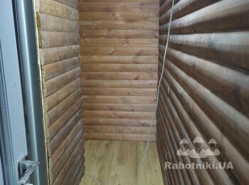 Монтаж блок-хауз на стіни + кварцвініл на підлогу.
