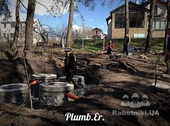 Произвели модернизацию и устройство канализации в загородном доме.

Причина #модернизации - высокий уровень грунтовый вод, с которым не справлялась старая #канализация. 

Как результат - установлено большее количество сливных колодцев с выводом в #поляфильтрации.