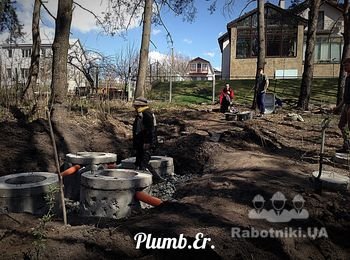 Произвели модернизацию и устройство канализации в загородном доме.

Причина #модернизации - высокий уровень грунтовый вод, с которым не справлялась старая #канализация. 

Как результат - установлено большее количество сливных колодцев с выводом в #поляфильтрации.