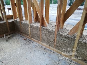 Утепление двойного каркаса натур утеплителем.