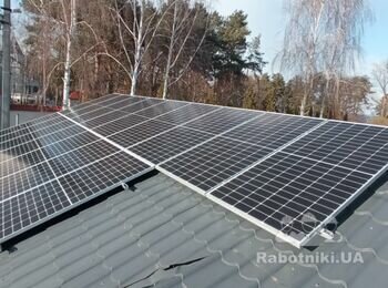 Солнечные батареи на станции для компенсации потребления