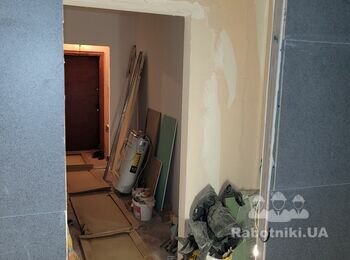Установка двери в санузел