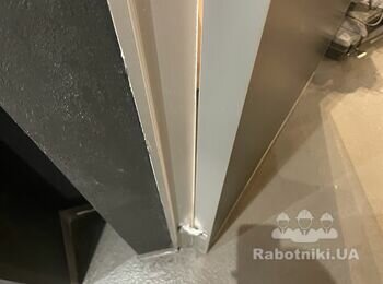 Монтаж дотягувачів в двері прихованого монтажу