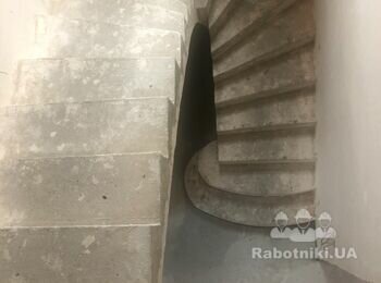 Шпаклювання бетонних сходів у приватному будинку