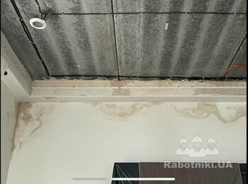 Реставрація стіни після потьоку(шпаклівка+покраска),поклейка багетів