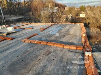 Кладка газоблоку (приблизно 40 кубів) та цегли (6 тис)
