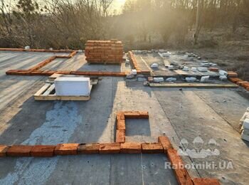 Кладка газоблоку (приблизно 40 кубів) та цегли (6 тис)