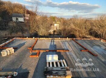 Кладка газоблоку (приблизно 40 кубів) та цегли (6 тис)