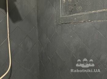 Демонтаж плитки 20кв м, та демонтаж дверей 3 ( дверний блок 4 )