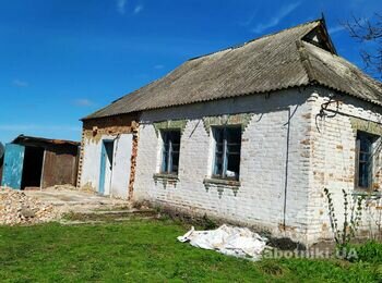 Розібрати кришу ,та знести будинок та сарай