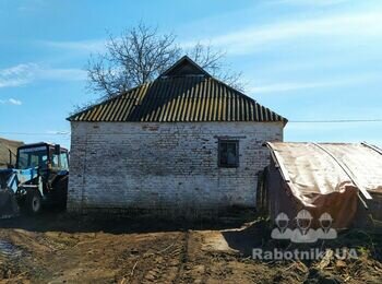 Розібрати кришу ,та знести будинок та сарай